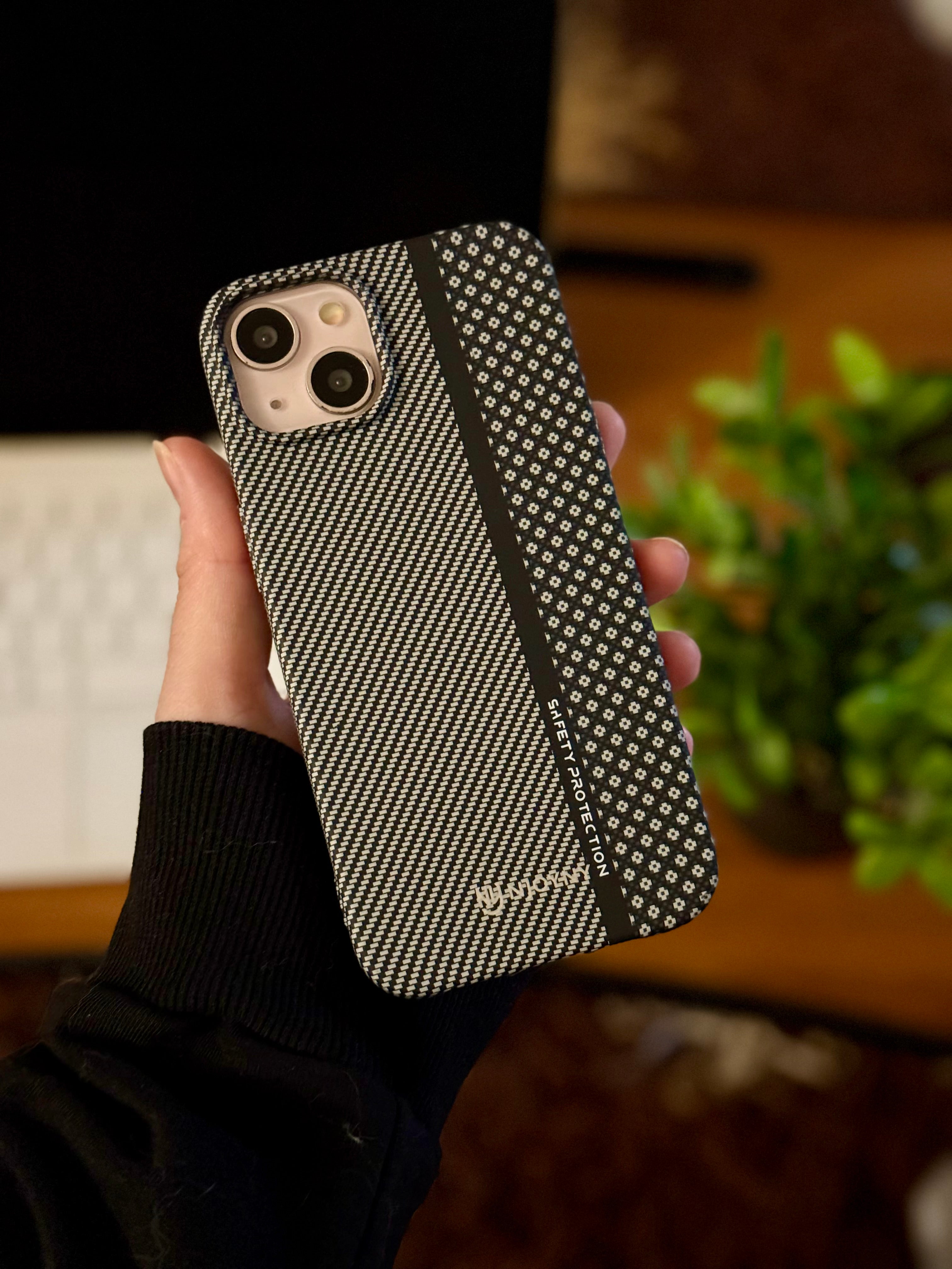 NJOYNV Textured Stripe iPhone Case Carbon fiber