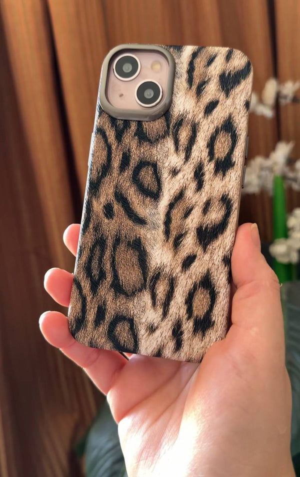 Leopard Luxe Cases – Wild Luxury in Your Hand! - iPhone 14 – Brown