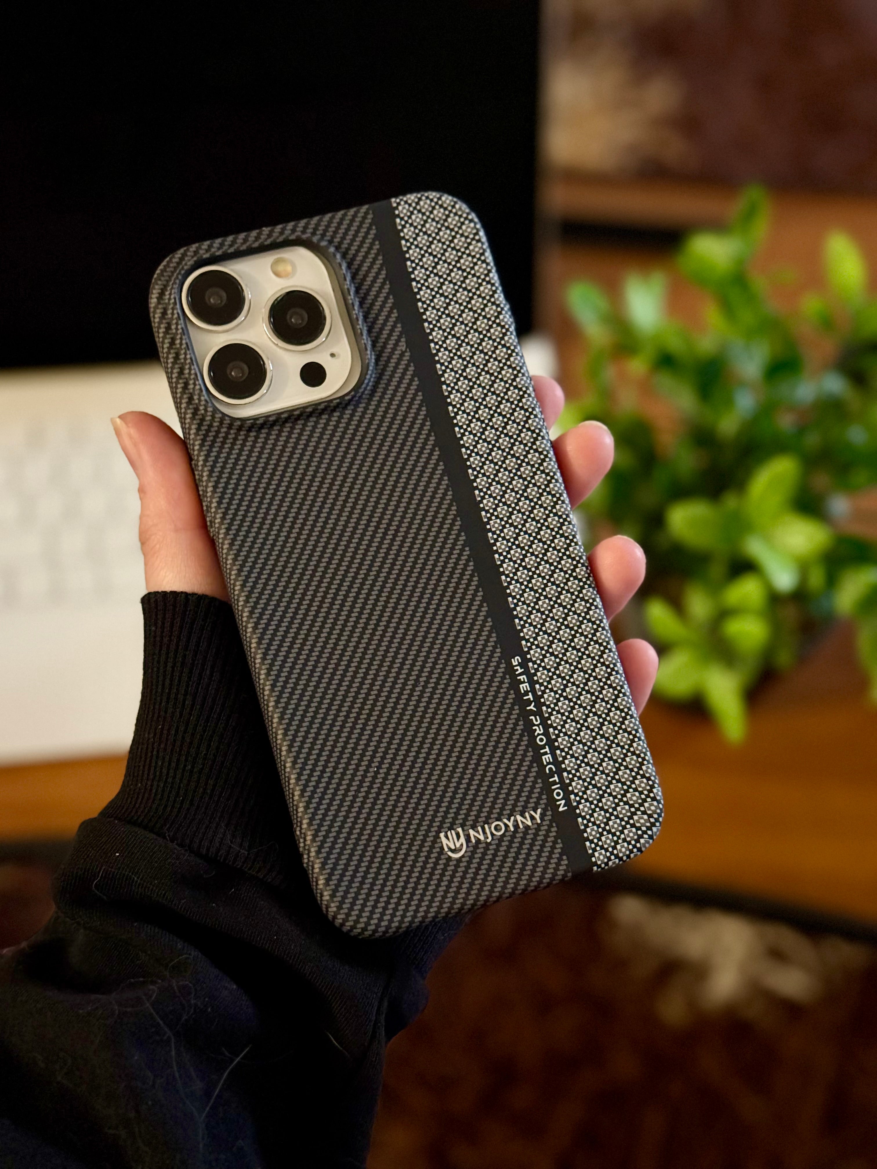 NJOYNV Textured Stripe iPhone Case Carbon fiber