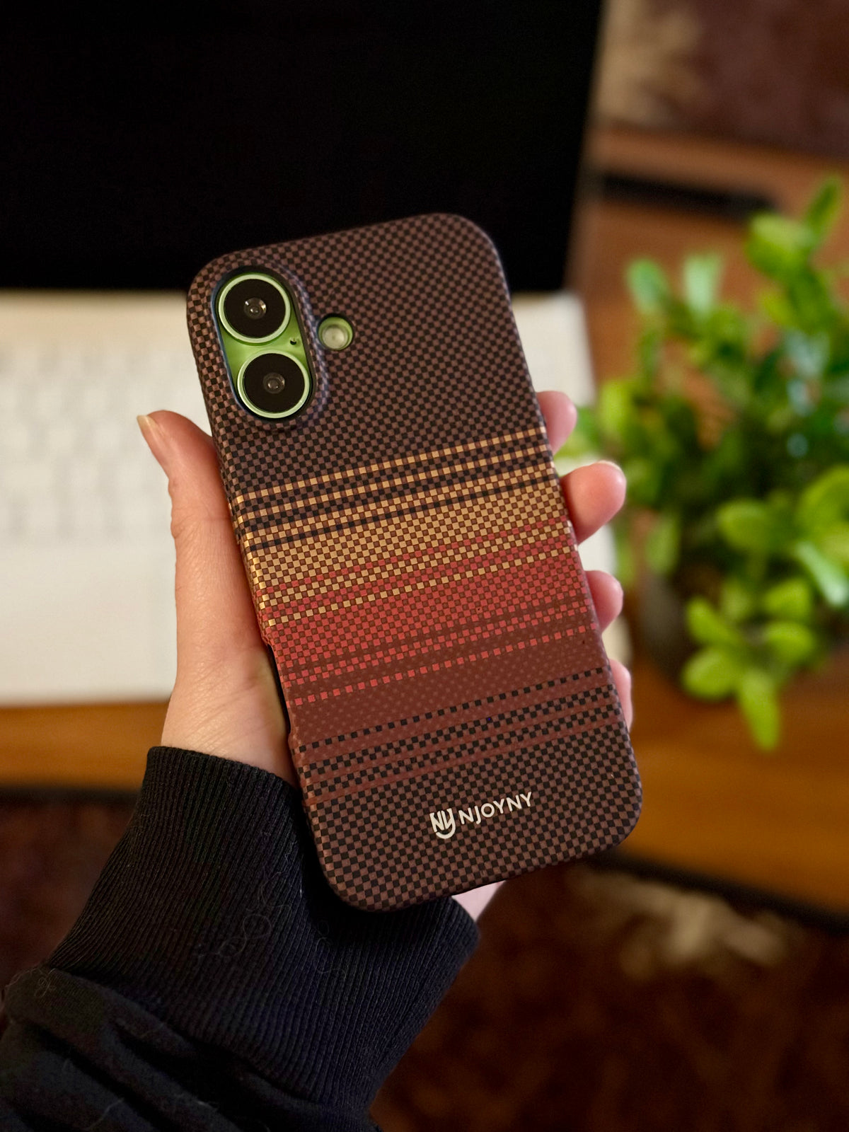 NJOYNV Textured Stripe iPhone Case Carbon fiber