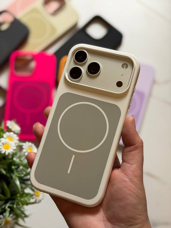 MagSafe Silicone iPhone Case - IPhone 17 pro max - White