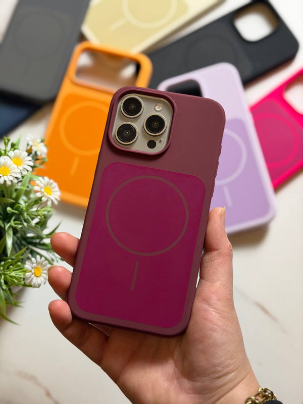 MagSafe Silicone iPhone Case - IPhone 16 pro max - Burgundy