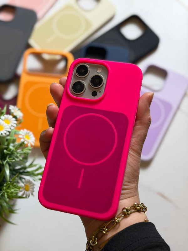 MagSafe Silicone iPhone Case - IPhone 15 pro max - Fuchsia
